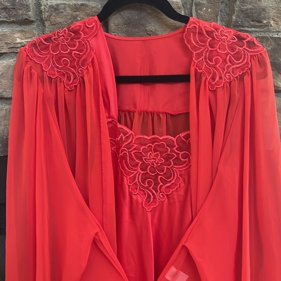 NWOT 2 piece Indulgence red nightgown with matching robe. Size medium. - Picture 5 of 13